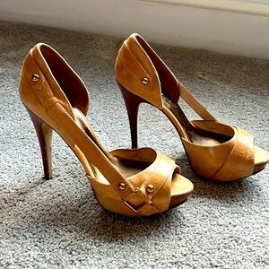 Guess by Marciano light camel colored leather heels.